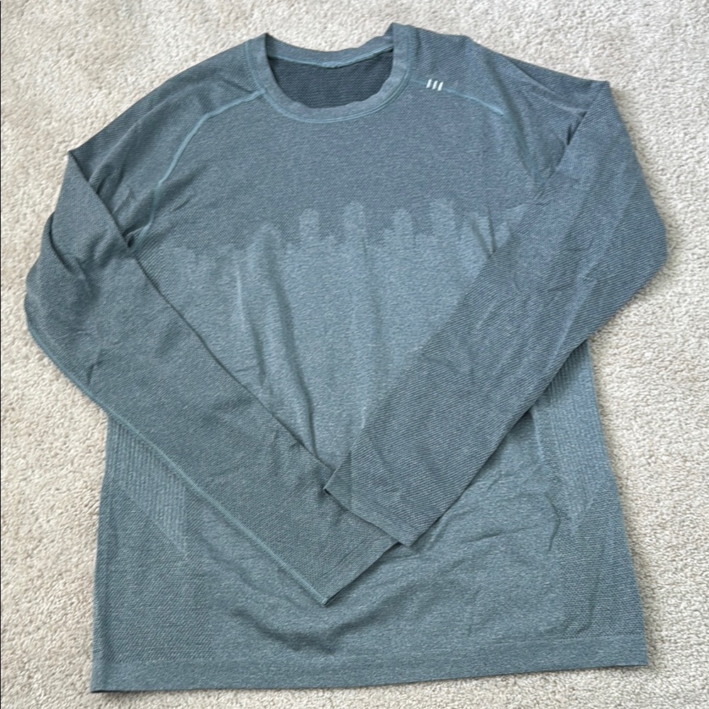 Lululemon Men's Gym Workout Long Sleeve Top